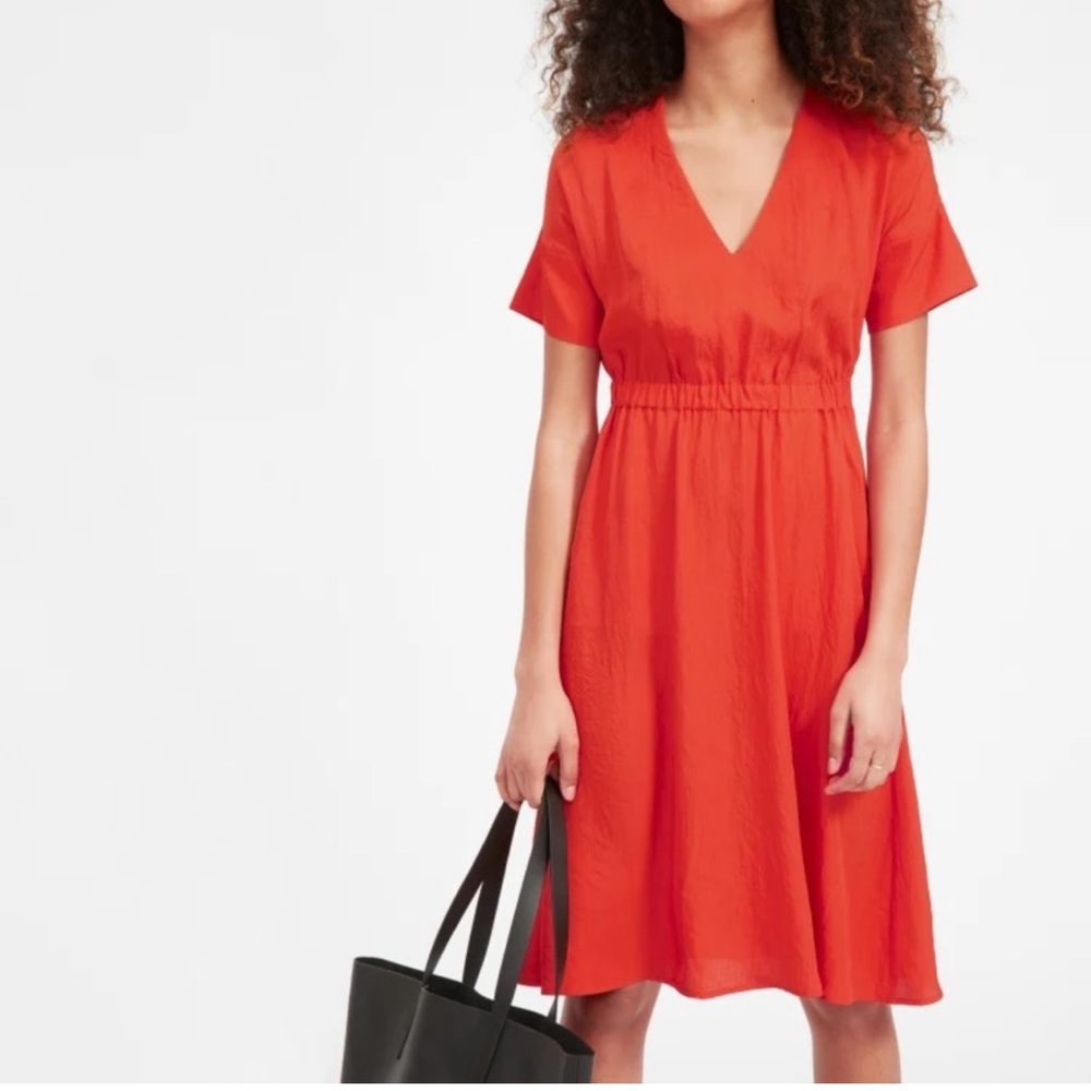 Everlane Japanese GoWeave Light V-Neck Dress